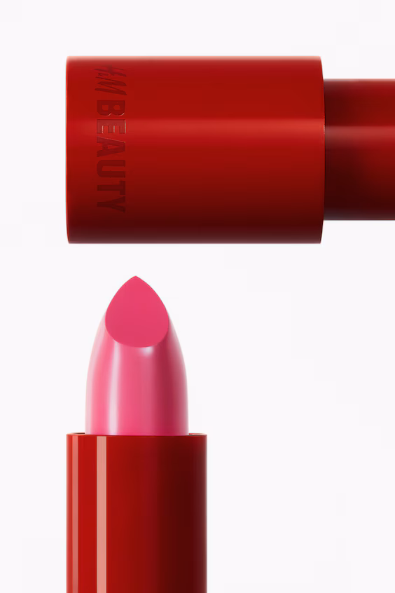 Губная помада с атласным финишем