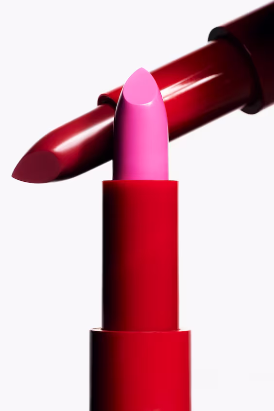 Губная помада с атласным финишем