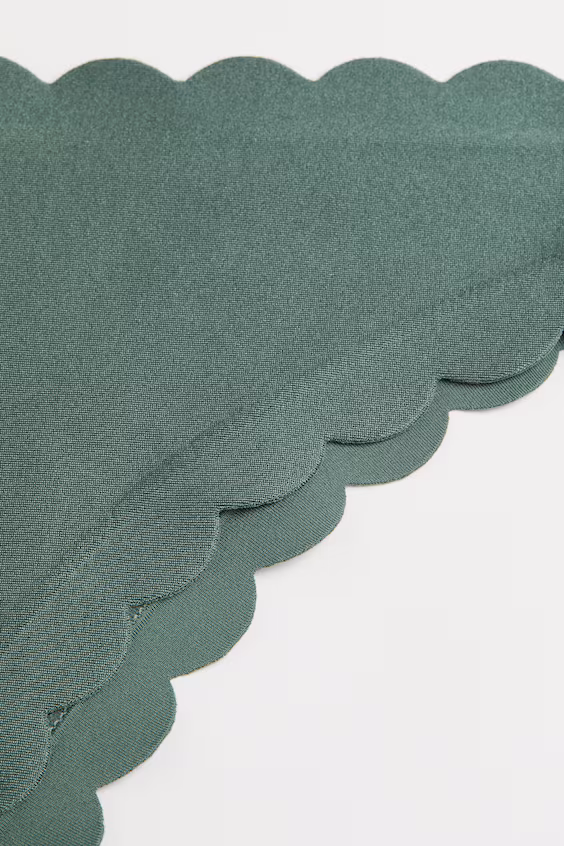 Купальные трусы бразильяна