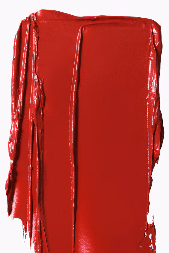 Губная помада с атласным финишем