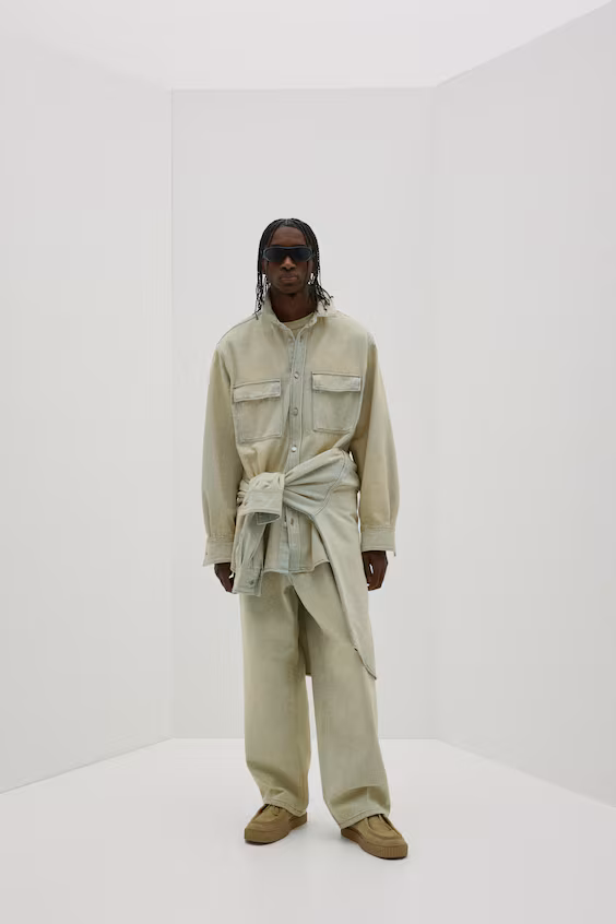 Рубашка из джинсовой ткани с объемным кроем