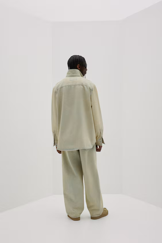 Рубашка из джинсовой ткани с объемным кроем