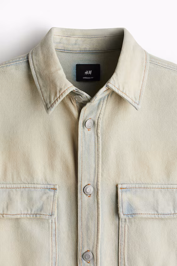 Рубашка из джинсовой ткани с объемным кроем