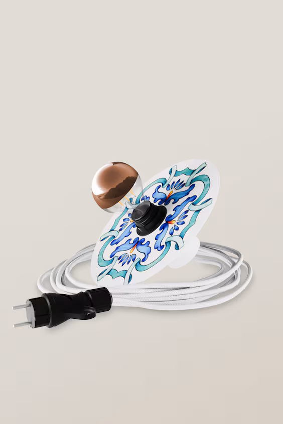 Наружный фонарь с лампой