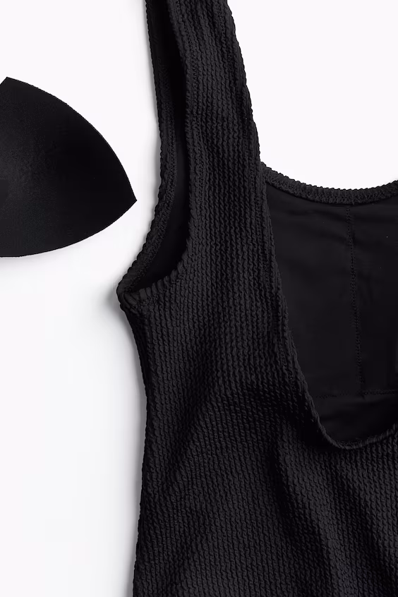 Купальник с встроенными мягкими чашками high leg