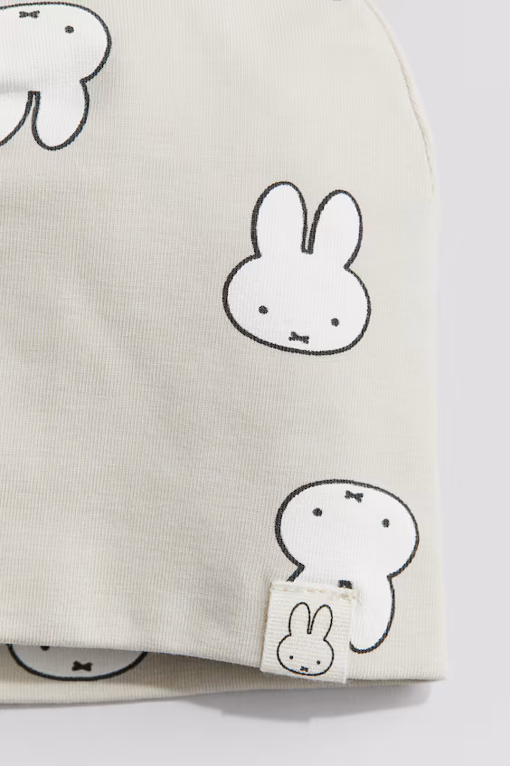 Шапка с принтом