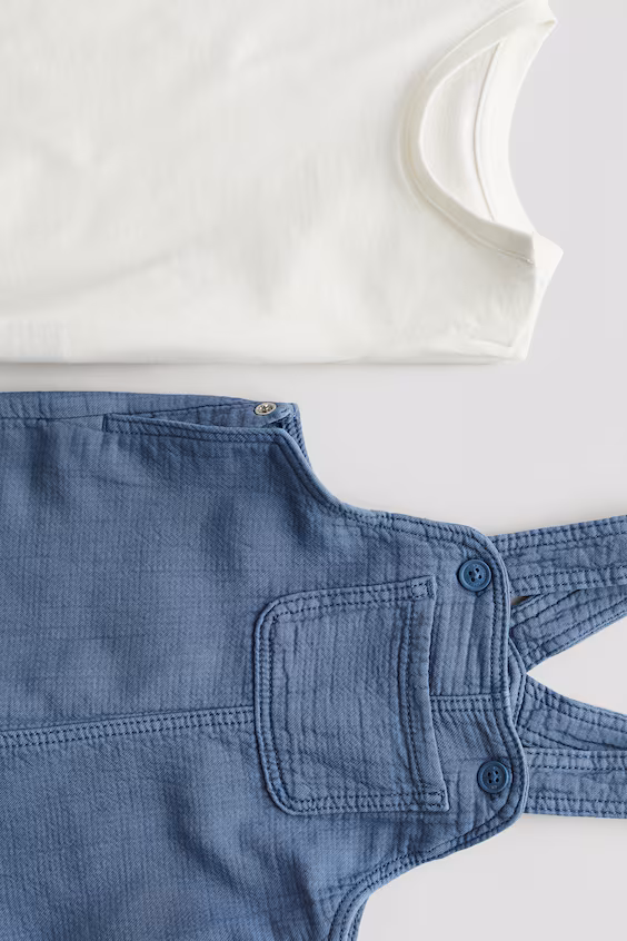 Комплект комбинезона и свитера