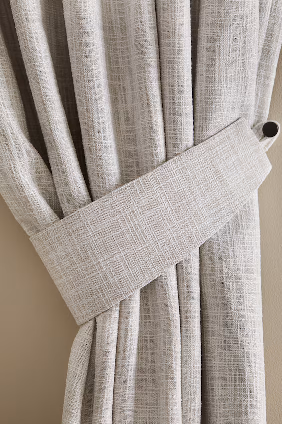 Пара зажимов для занавесок