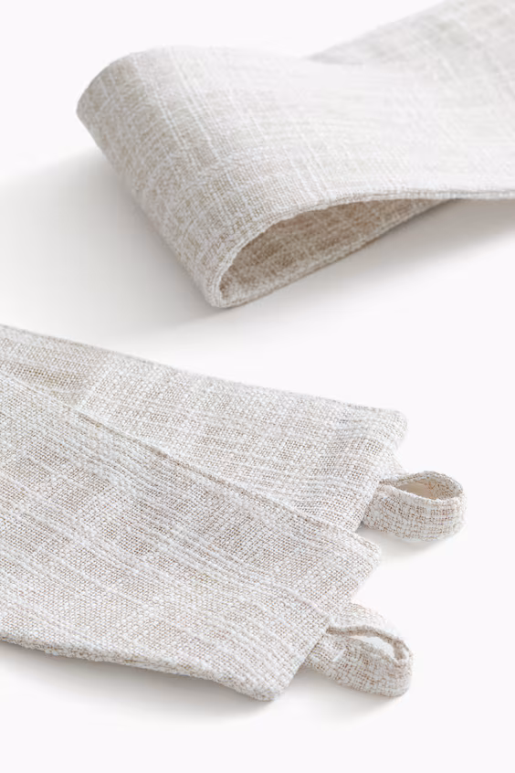 Пара зажимов для занавесок