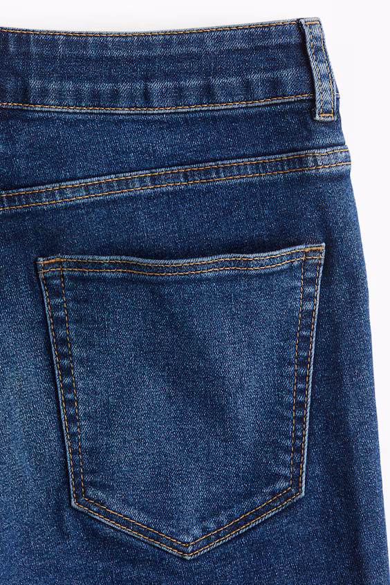 Джинсы с высокой посадкой в стиле бананы