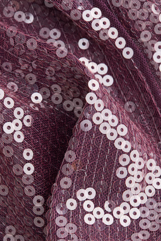 Короткий свитер с пайетками