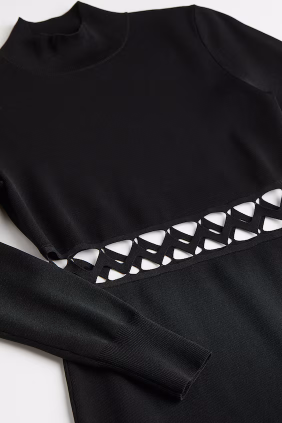 Платье с вырезом и стойкой