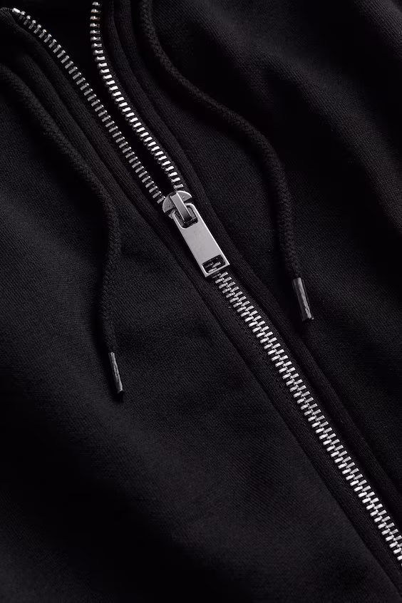 Короткое пальто с капюшоном