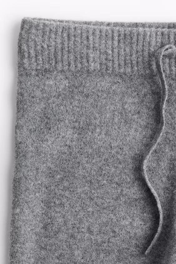 Брюки-джоггеры из тонкой вязаной ткани