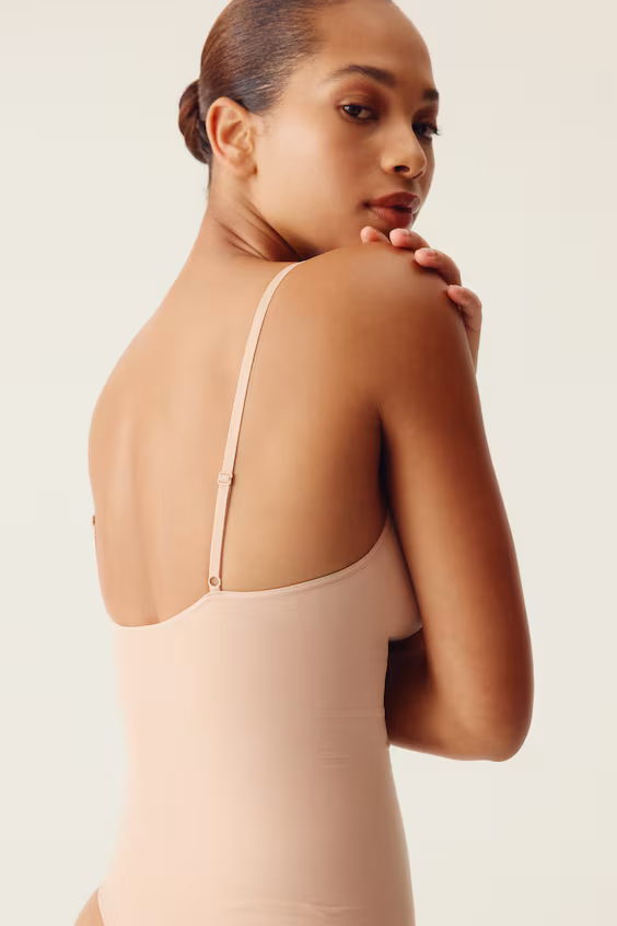 Боди-стринг моделирующее сильно фиксирующее форму