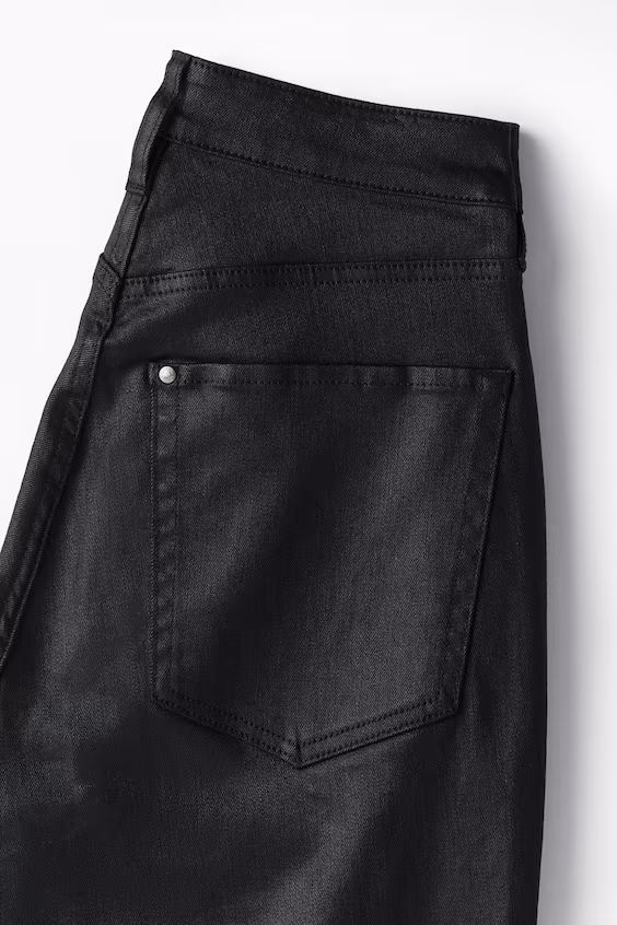 Джинсы в узком крое для пышных форм