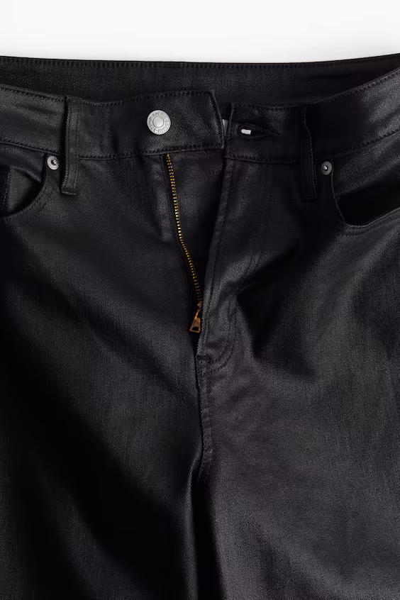 Джинсы в узком крое для пышных форм