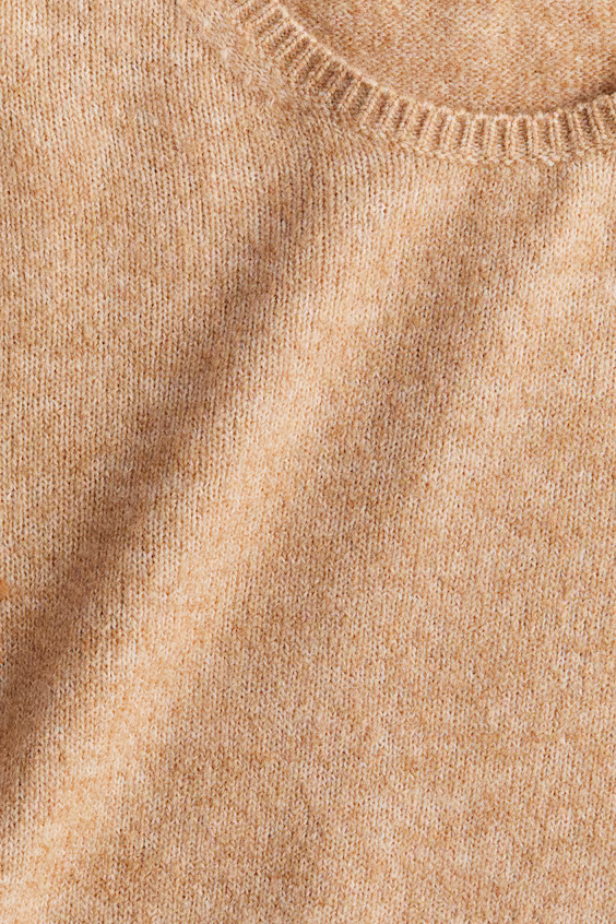 Футболка из тонкой вязаной ткани