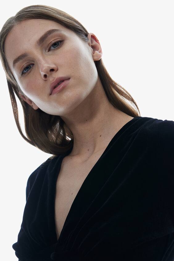 Свитер из бархата с драпировкой