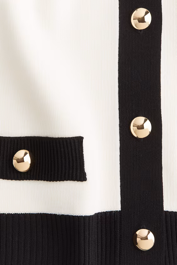 Жилет вязаный на пуговицах спереди