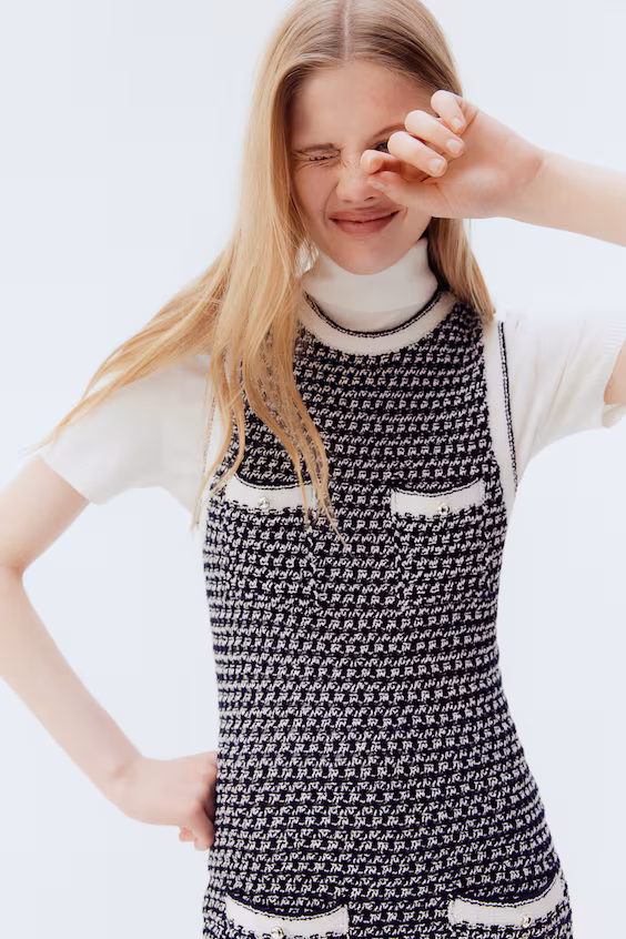 Платье из текстурированного трикотажа с карманами